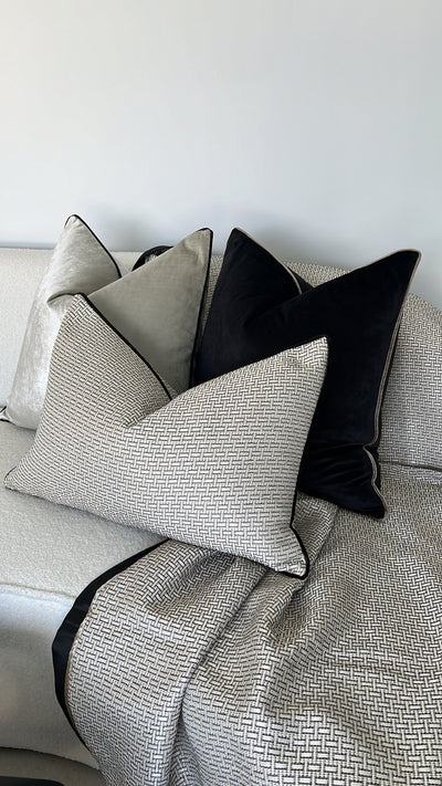 Zell black cushion