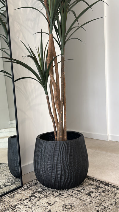 Yukka Artificial plant / black pot