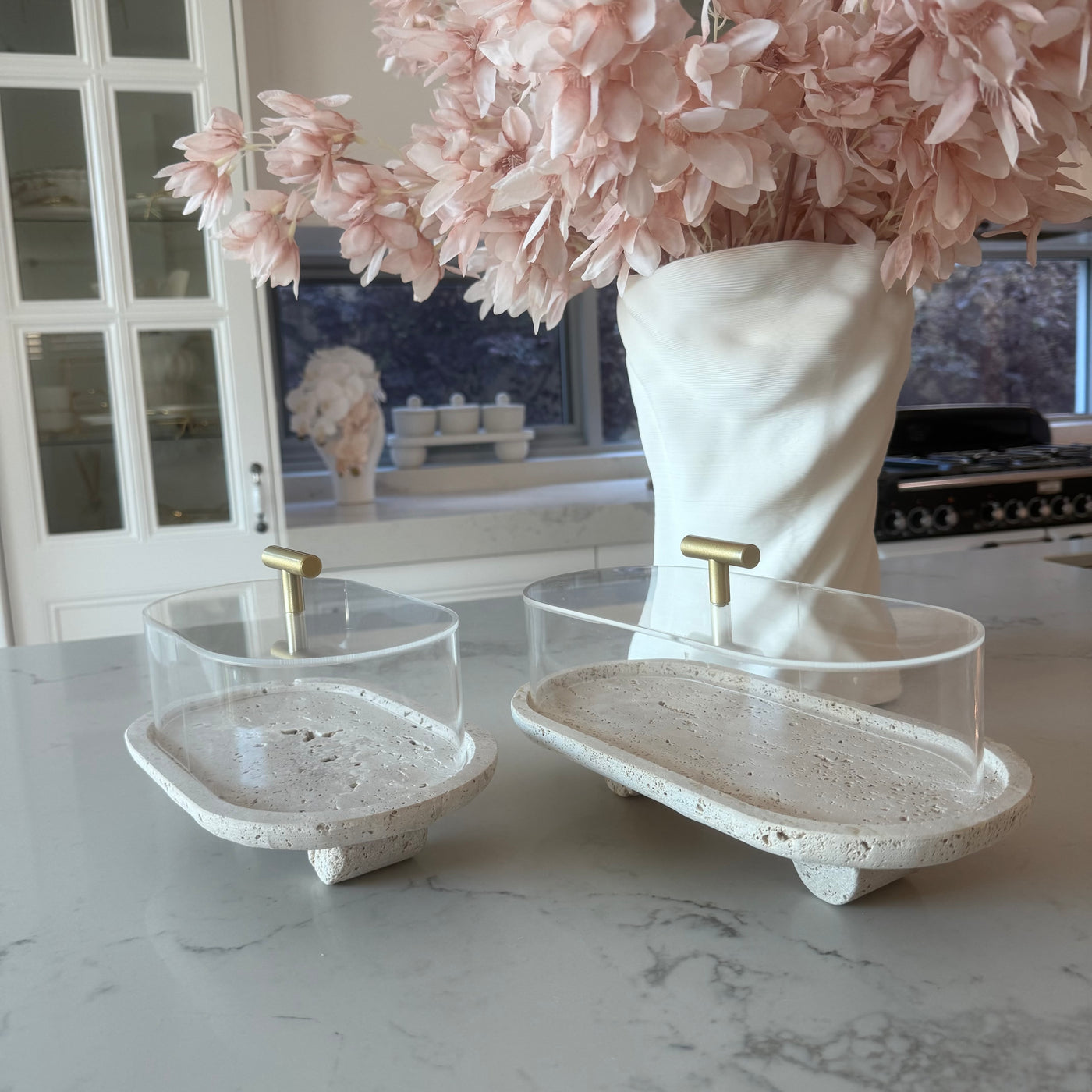 Travertine serving cake + dome