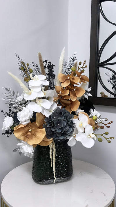 Zahraa floral arrangement - Luscious Homewares