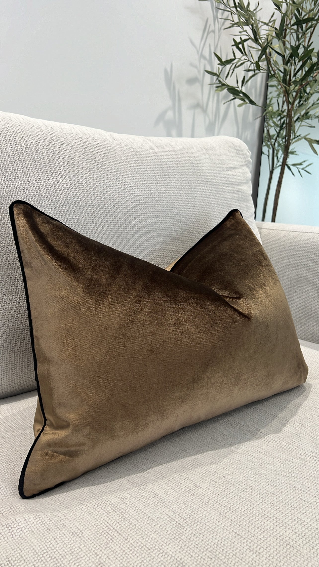 Royal luxe bronze cushion