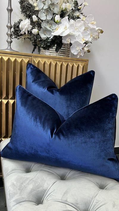 De-luxe navy velvet cushion