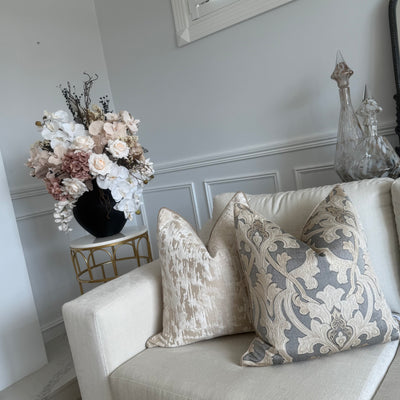 Deliah blooms flower Arrangement