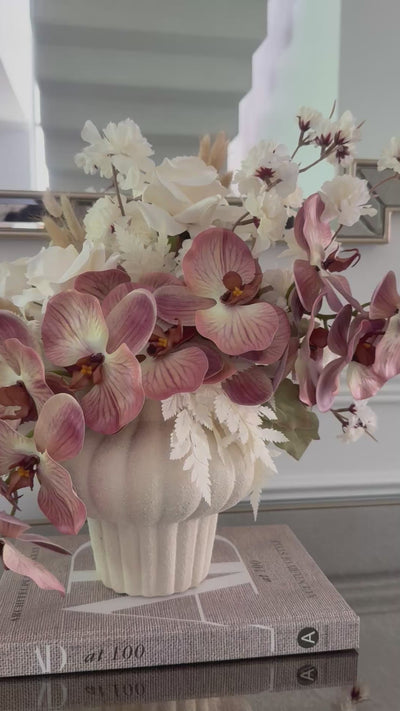 Gentle bloom flower Arrangement