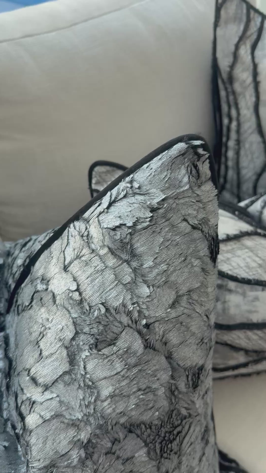 Miss Eden silver cushion  55x55 limited edition