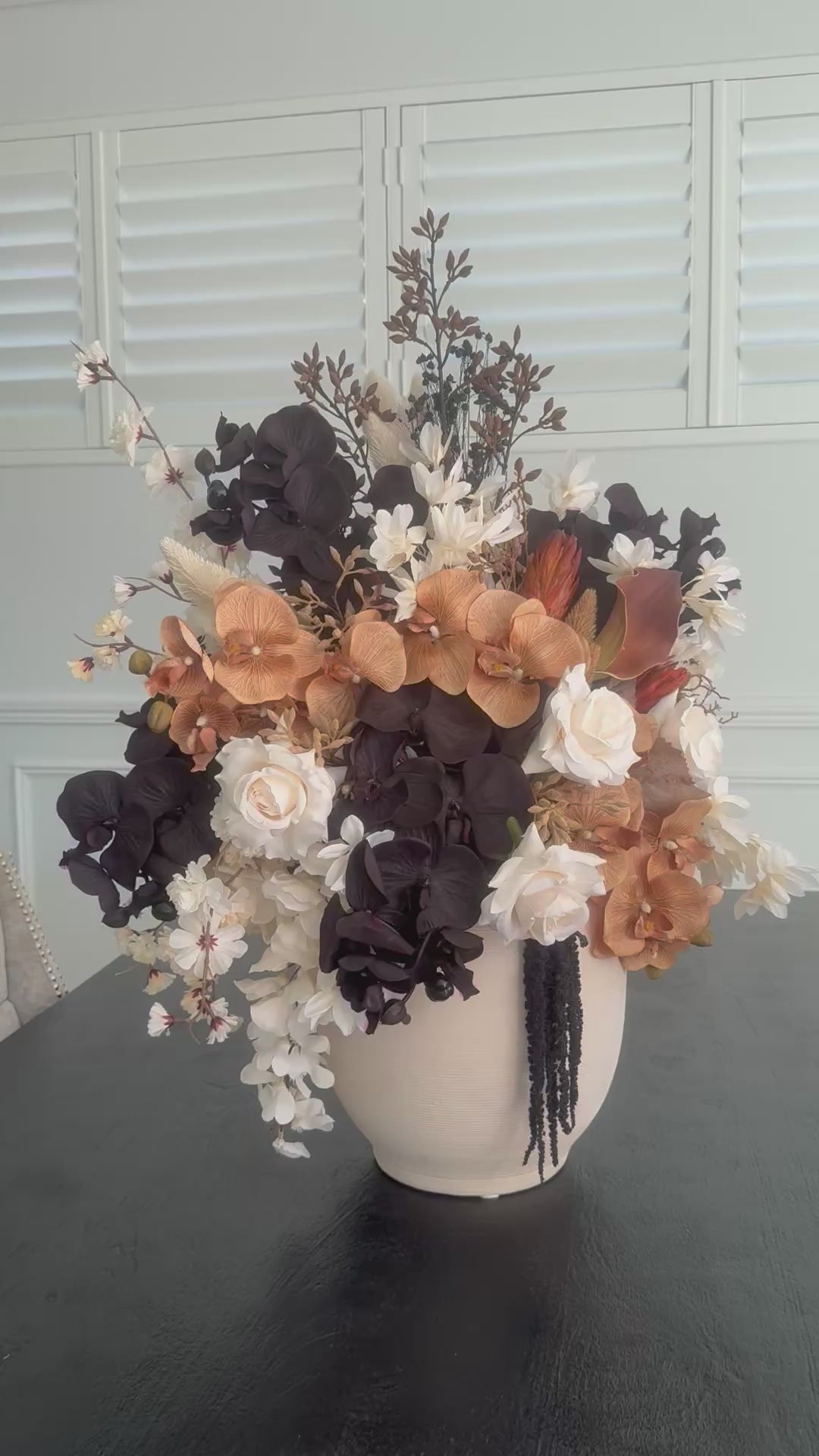 Eliana blooms flower Arrangement