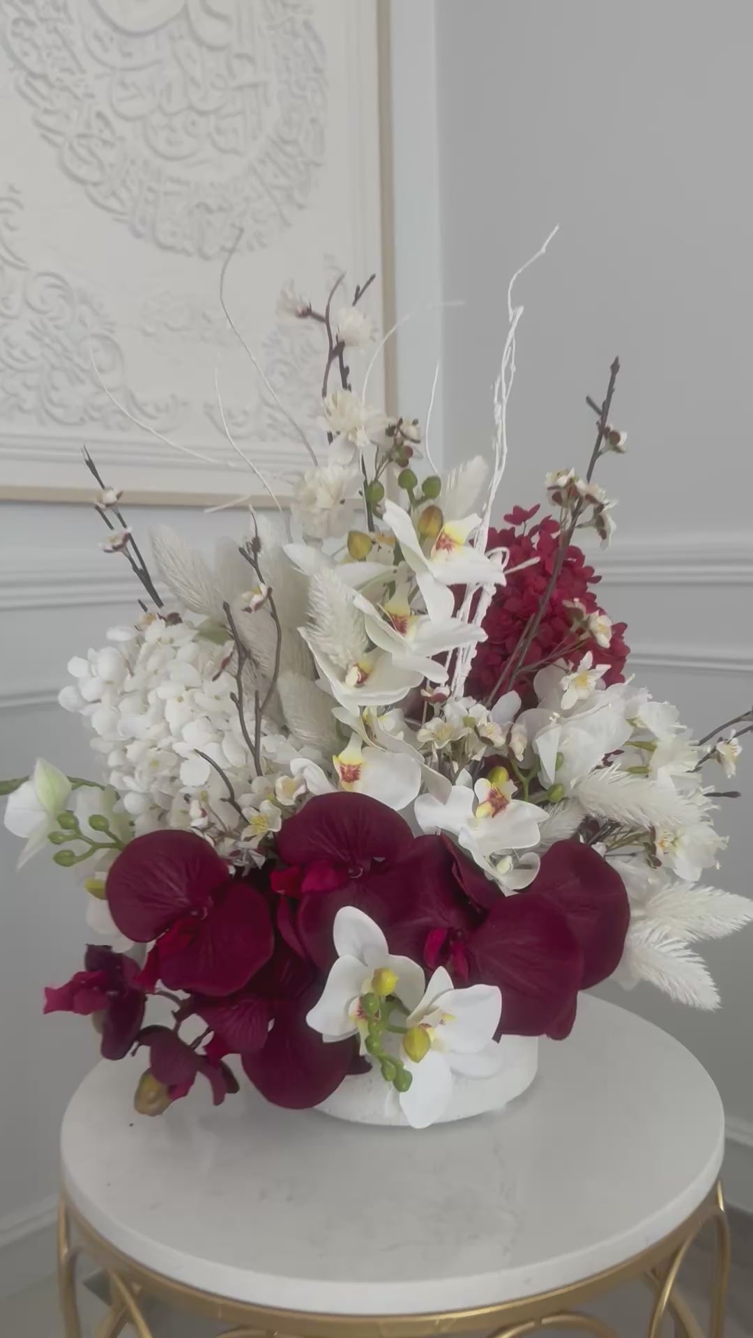 Holiday bloom Floral Arrangement
